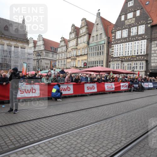 05.10.2025 - 20. swb-Marathon Bremen Yannick Fuchs http://msf.ph/oto/9311555 05.10.2025 11:29:01 Ziel 11313, 11314 meine-sportfotos.de