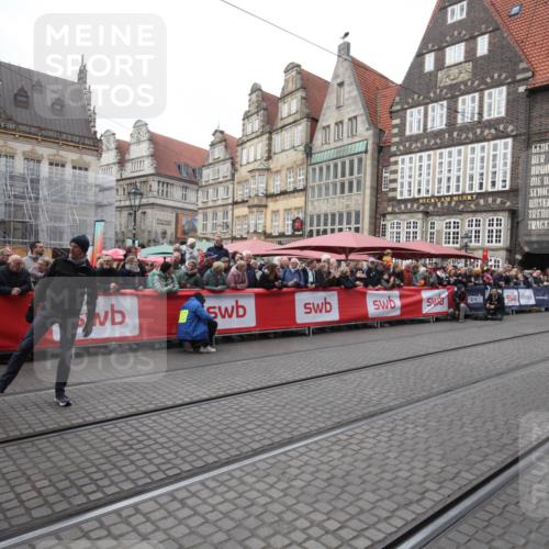05.10.2025 - 20. swb-Marathon Bremen Yannick Fuchs http://msf.ph/oto/9311612 05.10.2025 11:29:09 Ziel 7174 meine-sportfotos.de