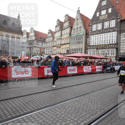05.10.2025 - 20. swb-Marathon Bremen Yannick Fuchs http://msf.ph/oto/9311634 05.10.2025 11:29:12 Ziel 7174 meine-sportfotos.de
