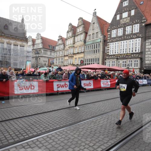 05.10.2025 - 20. swb-Marathon Bremen Yannick Fuchs http://msf.ph/oto/9311638 05.10.2025 11:29:13 Ziel 7174 meine-sportfotos.de