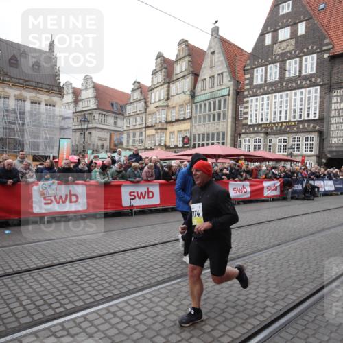 05.10.2025 - 20. swb-Marathon Bremen Yannick Fuchs http://msf.ph/oto/9311642 05.10.2025 11:29:13 Ziel 7174 meine-sportfotos.de