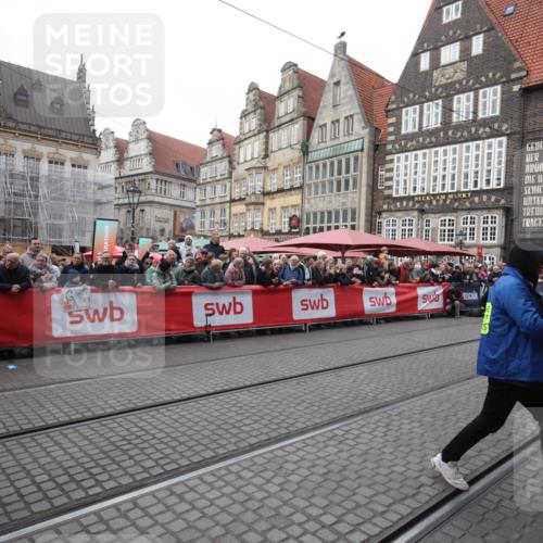 05.10.2025 - 20. swb-Marathon Bremen Yannick Fuchs http://msf.ph/oto/9311654 05.10.2025 11:29:15 Ziel 7174, 9559 meine-sportfotos.de