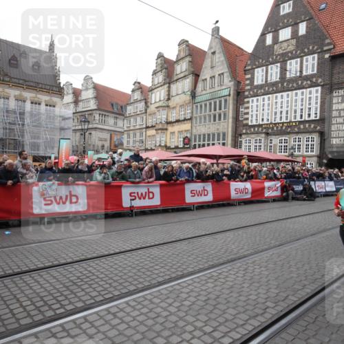 05.10.2025 - 20. swb-Marathon Bremen Yannick Fuchs http://msf.ph/oto/9311684 05.10.2025 11:29:19 Ziel 9559 meine-sportfotos.de