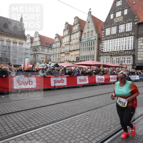 05.10.2025 - 20. swb-Marathon Bremen Yannick Fuchs http://msf.ph/oto/9311688 05.10.2025 11:29:19 Ziel 9559 meine-sportfotos.de