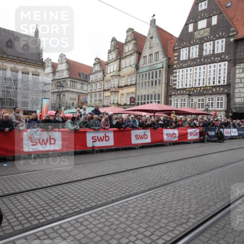 05.10.2025 - 20. swb-Marathon Bremen Yannick Fuchs http://msf.ph/oto/9311696 05.10.2025 11:29:21 Ziel 9257, 9559 meine-sportfotos.de