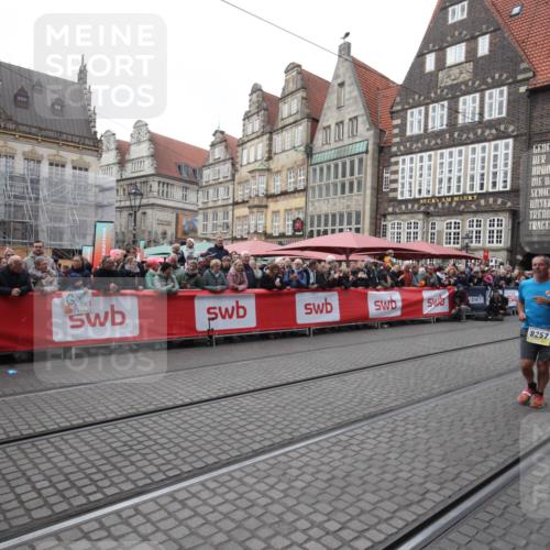 05.10.2025 - 20. swb-Marathon Bremen Yannick Fuchs http://msf.ph/oto/9311713 05.10.2025 11:29:24 Ziel 9257, 10482 meine-sportfotos.de