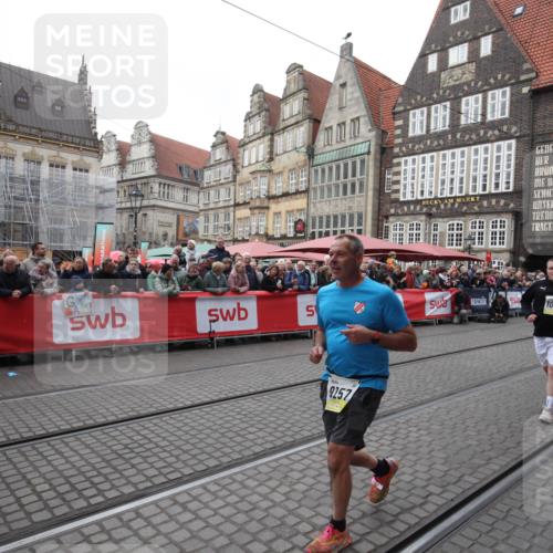 05.10.2025 - 20. swb-Marathon Bremen Yannick Fuchs http://msf.ph/oto/9311724 05.10.2025 11:29:26 Ziel 9257, 10482 meine-sportfotos.de