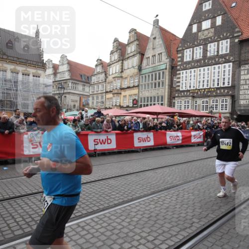 05.10.2025 - 20. swb-Marathon Bremen Yannick Fuchs http://msf.ph/oto/9311729 05.10.2025 11:29:26 Ziel 9257, 10482 meine-sportfotos.de