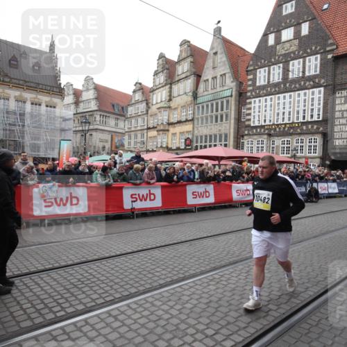 05.10.2025 - 20. swb-Marathon Bremen Yannick Fuchs http://msf.ph/oto/9311734 05.10.2025 11:29:27 Ziel 10482 meine-sportfotos.de