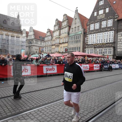 05.10.2025 - 20. swb-Marathon Bremen Yannick Fuchs http://msf.ph/oto/9311738 05.10.2025 11:29:27 Ziel 10482 meine-sportfotos.de