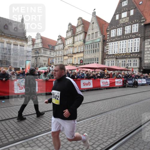 05.10.2025 - 20. swb-Marathon Bremen Yannick Fuchs http://msf.ph/oto/9311740 05.10.2025 11:29:28 Ziel 10482 meine-sportfotos.de