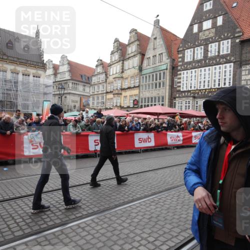 05.10.2025 - 20. swb-Marathon Bremen Yannick Fuchs http://msf.ph/oto/9311749 05.10.2025 11:29:29 Ziel  meine-sportfotos.de