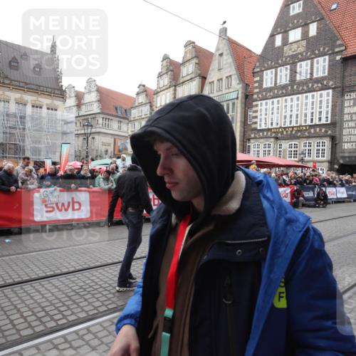 05.10.2025 - 20. swb-Marathon Bremen Yannick Fuchs http://msf.ph/oto/9311753 05.10.2025 11:29:29 Ziel  meine-sportfotos.de