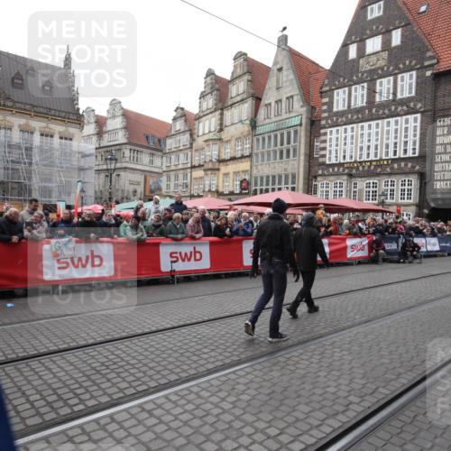 05.10.2025 - 20. swb-Marathon Bremen Yannick Fuchs http://msf.ph/oto/9311763 05.10.2025 11:29:30 Ziel  meine-sportfotos.de