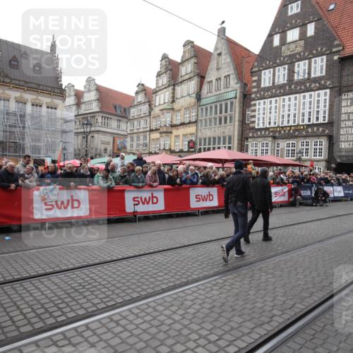 05.10.2025 - 20. swb-Marathon Bremen Yannick Fuchs http://msf.ph/oto/9311767 05.10.2025 11:29:31 Ziel 10401 meine-sportfotos.de
