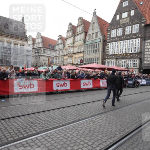 05.10.2025 - 20. swb-Marathon Bremen Yannick Fuchs http://msf.ph/oto/9311772 05.10.2025 11:29:31 Ziel 10401 meine-sportfotos.de