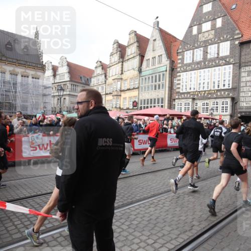 05.10.2025 - 20. swb-Marathon Bremen Yannick Fuchs http://msf.ph/oto/9311774 05.10.2025 11:35:57 Ziel  meine-sportfotos.de