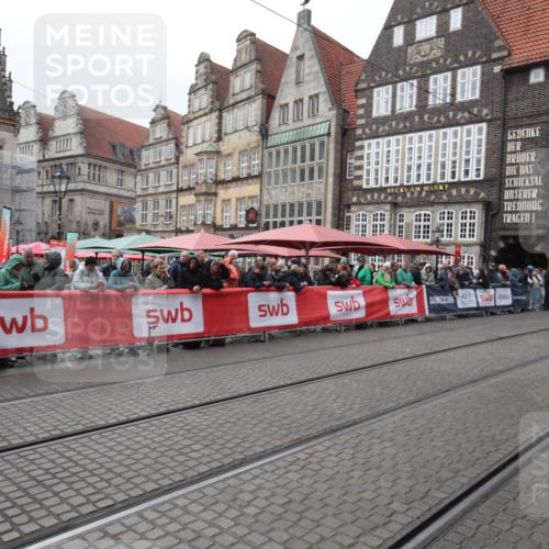 05.10.2025 - 20. swb-Marathon Bremen Yannick Fuchs http://msf.ph/oto/9311787 05.10.2025 12:11:14 Ziel  meine-sportfotos.de