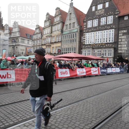 05.10.2025 - 20. swb-Marathon Bremen Yannick Fuchs http://msf.ph/oto/9311804 05.10.2025 12:16:58 Ziel  meine-sportfotos.de
