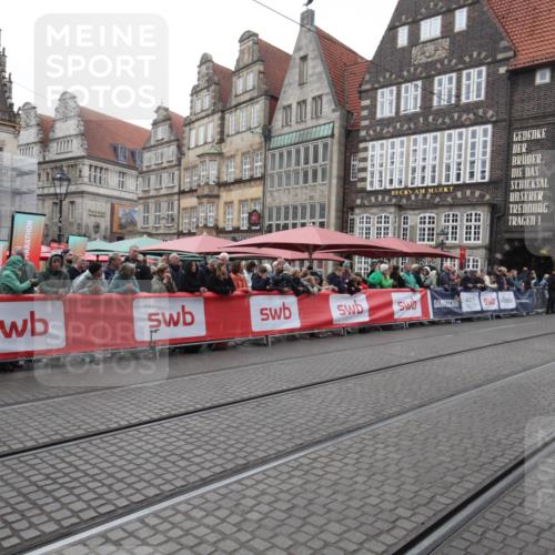05.10.2025 - 20. swb-Marathon Bremen Yannick Fuchs http://msf.ph/oto/9311813 05.10.2025 12:17:12 Ziel  meine-sportfotos.de