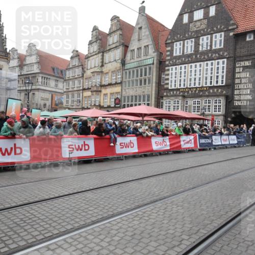 05.10.2025 - 20. swb-Marathon Bremen Yannick Fuchs http://msf.ph/oto/9311844 05.10.2025 12:29:11 Ziel  meine-sportfotos.de
