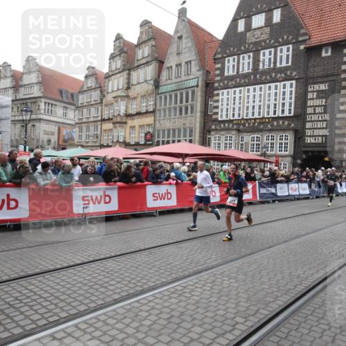05.10.2025 - 20. swb-Marathon Bremen Yannick Fuchs http://msf.ph/oto/9311881 05.10.2025 12:58:19 Ziel 383, 1329, 1520 meine-sportfotos.de