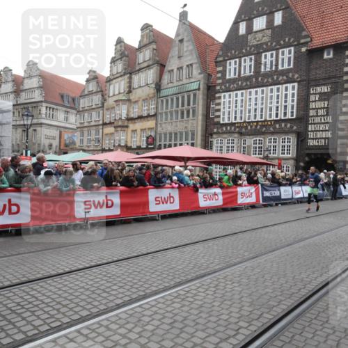 05.10.2025 - 20. swb-Marathon Bremen Yannick Fuchs http://msf.ph/oto/9311890 05.10.2025 12:58:37 Ziel 1058, 3705, 7405 meine-sportfotos.de