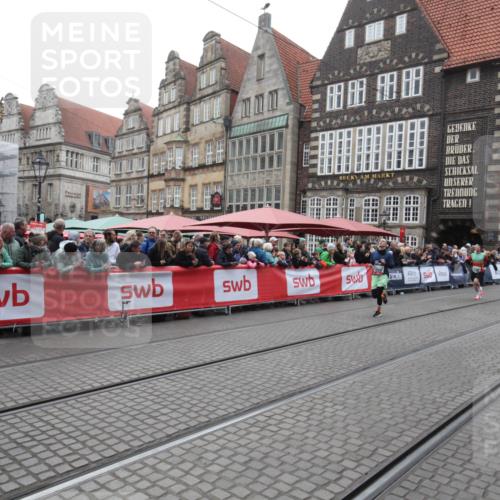 05.10.2025 - 20. swb-Marathon Bremen Yannick Fuchs http://msf.ph/oto/9311891 05.10.2025 12:58:38 Ziel 1058, 1258, 3705 meine-sportfotos.de