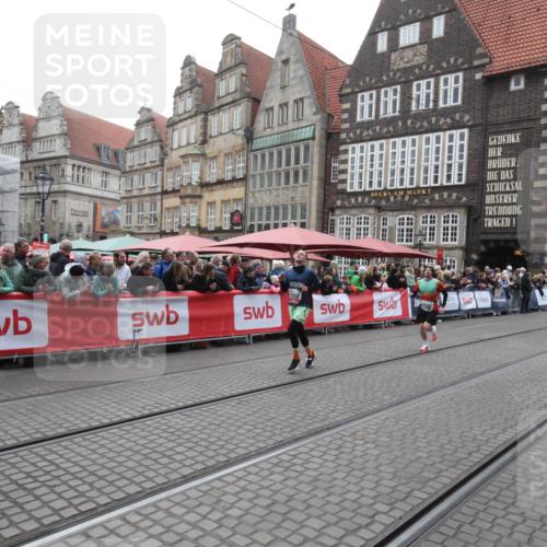 05.10.2025 - 20. swb-Marathon Bremen Yannick Fuchs http://msf.ph/oto/9311892 05.10.2025 12:58:40 Ziel 1058, 1258, 3705 meine-sportfotos.de