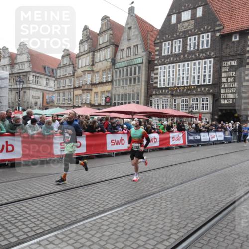 05.10.2025 - 20. swb-Marathon Bremen Yannick Fuchs http://msf.ph/oto/9311893 05.10.2025 12:58:41 Ziel 1058, 1258, 3705 meine-sportfotos.de