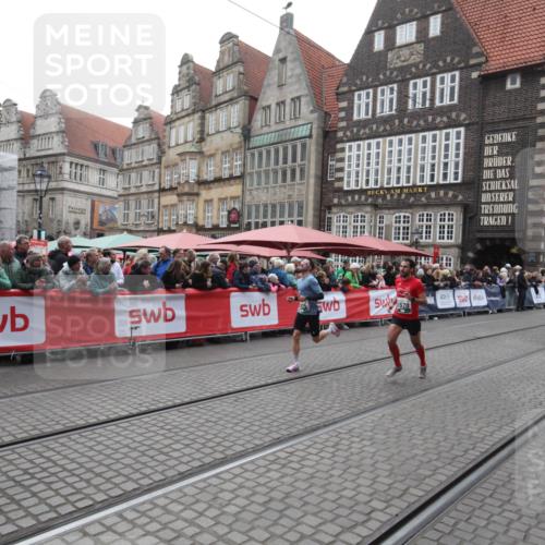 05.10.2025 - 20. swb-Marathon Bremen Yannick Fuchs http://msf.ph/oto/9311902 05.10.2025 12:58:50 Ziel 5815, 7764, 8275, 8520, 8593 meine-sportfotos.de