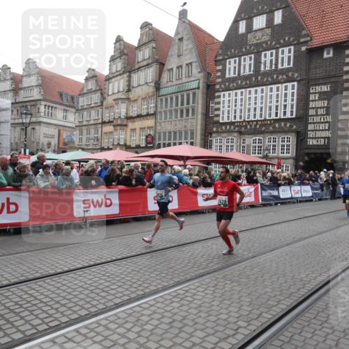 05.10.2025 - 20. swb-Marathon Bremen Yannick Fuchs http://msf.ph/oto/9311904 05.10.2025 12:58:51 Ziel 5815, 7668, 7764, 8275, 8520, 8593 meine-sportfotos.de