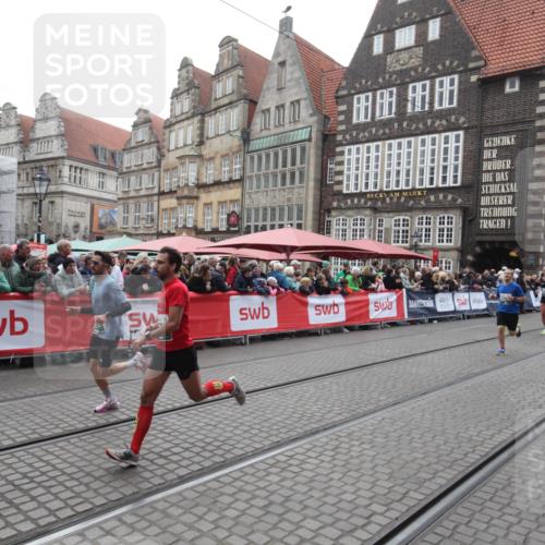05.10.2025 - 20. swb-Marathon Bremen Yannick Fuchs http://msf.ph/oto/9311909 05.10.2025 12:58:51 Ziel 5815, 7668, 7764, 8275, 8520, 8593 meine-sportfotos.de
