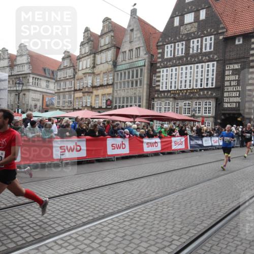 05.10.2025 - 20. swb-Marathon Bremen Yannick Fuchs http://msf.ph/oto/9311911 05.10.2025 12:58:51 Ziel 5815, 7668, 7764, 8275, 8520, 8593 meine-sportfotos.de