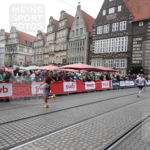05.10.2025 - 20. swb-Marathon Bremen Yannick Fuchs http://msf.ph/oto/9311928 05.10.2025 12:59:00 Ziel 3435, 3580, 5470, 5495 meine-sportfotos.de