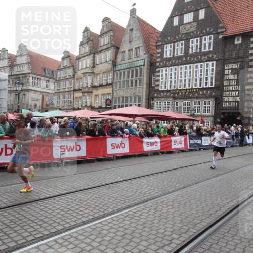 05.10.2025 - 20. swb-Marathon Bremen Yannick Fuchs http://msf.ph/oto/9311931 05.10.2025 12:59:00 Ziel 3435, 3580, 5470, 5495 meine-sportfotos.de