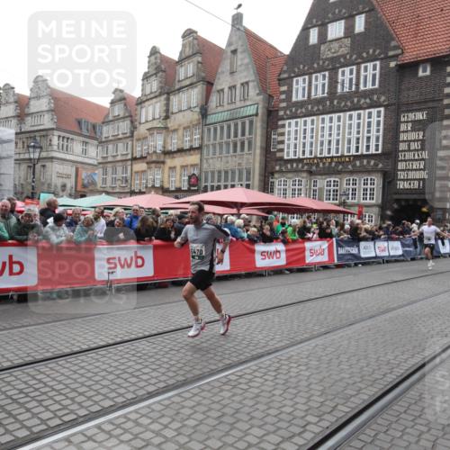 05.10.2025 - 20. swb-Marathon Bremen Yannick Fuchs http://msf.ph/oto/9311938 05.10.2025 12:59:03 Ziel 3435, 5470 meine-sportfotos.de