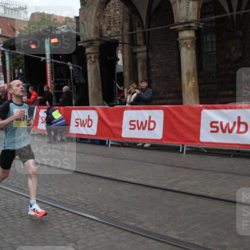 05.10.2025 - 20. swb-Marathon Bremen Yannick Fuchs http://msf.ph/oto/9316378 05.10.2025 10:32:39 Ziel 9280, 11730 meine-sportfotos.de