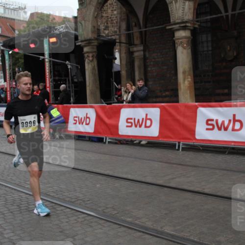 05.10.2025 - 20. swb-Marathon Bremen Yannick Fuchs http://msf.ph/oto/9316381 05.10.2025 10:32:54 Ziel 9996 meine-sportfotos.de