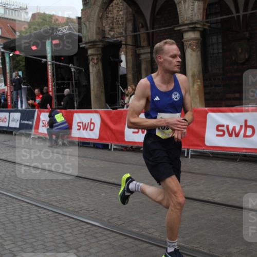 05.10.2025 - 20. swb-Marathon Bremen Yannick Fuchs http://msf.ph/oto/9316385 05.10.2025 10:33:06 Ziel 10894 meine-sportfotos.de