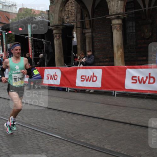 05.10.2025 - 20. swb-Marathon Bremen Yannick Fuchs http://msf.ph/oto/9316386 05.10.2025 10:33:39 Ziel 10247 meine-sportfotos.de