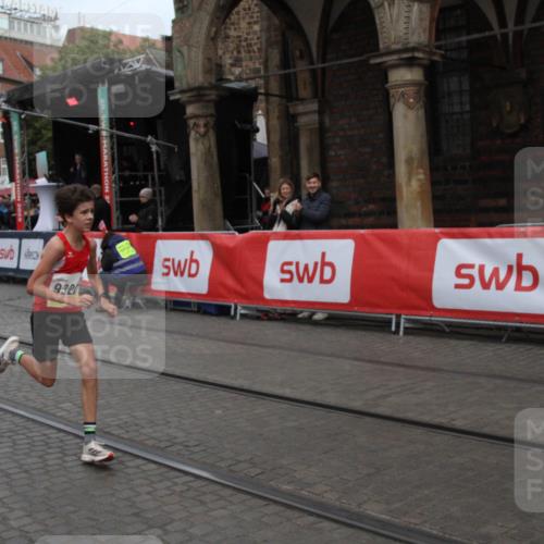 05.10.2025 - 20. swb-Marathon Bremen Yannick Fuchs http://msf.ph/oto/9316388 05.10.2025 10:33:54 Ziel 9320 meine-sportfotos.de