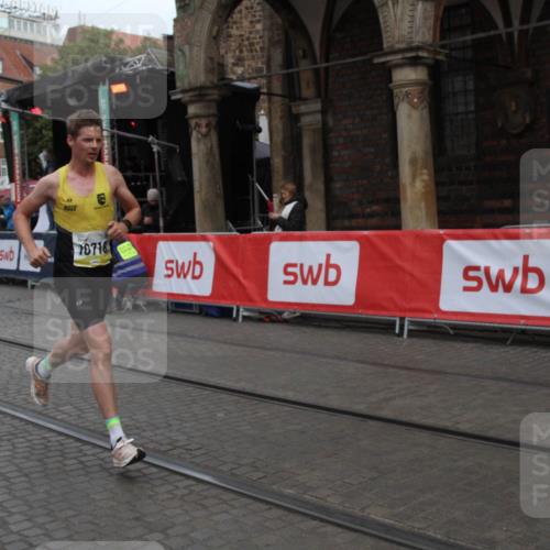 05.10.2025 - 20. swb-Marathon Bremen Yannick Fuchs http://msf.ph/oto/9316390 05.10.2025 10:34:39 Ziel 9319, 10718 meine-sportfotos.de