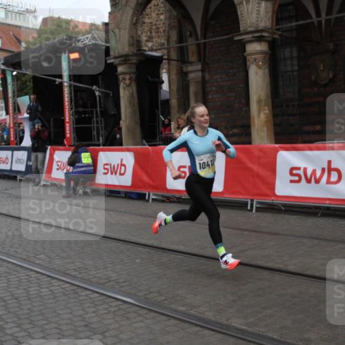 05.10.2025 - 20. swb-Marathon Bremen Yannick Fuchs http://msf.ph/oto/9316392 05.10.2025 10:34:56 Ziel 10410 meine-sportfotos.de