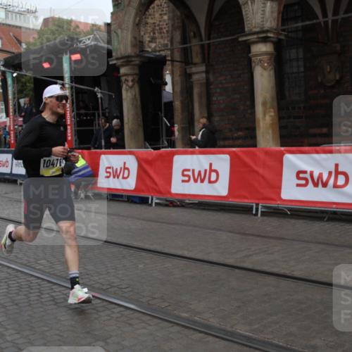 05.10.2025 - 20. swb-Marathon Bremen Yannick Fuchs http://msf.ph/oto/9316393 05.10.2025 10:35:14 Ziel 10476, 11443 meine-sportfotos.de