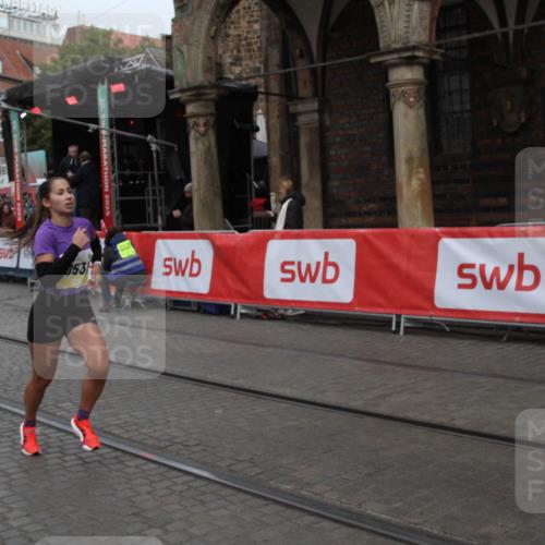 05.10.2025 - 20. swb-Marathon Bremen Yannick Fuchs http://msf.ph/oto/9316399 05.10.2025 10:35:42 Ziel 9596, 9697, 10538 meine-sportfotos.de