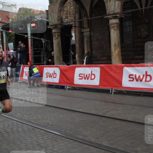 05.10.2025 - 20. swb-Marathon Bremen Yannick Fuchs http://msf.ph/oto/9316400 05.10.2025 10:35:45 Ziel 9596 meine-sportfotos.de