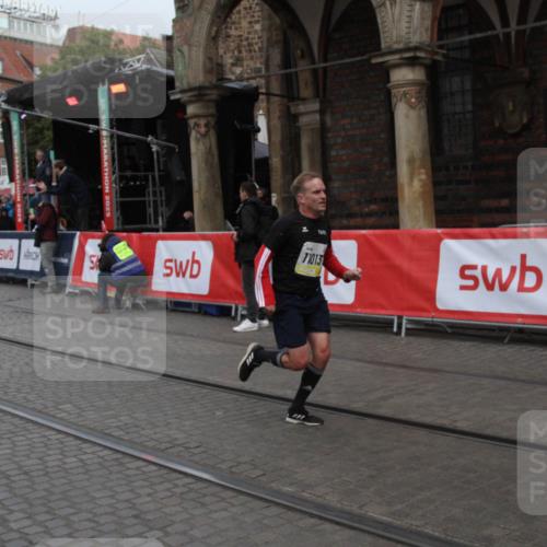 05.10.2025 - 20. swb-Marathon Bremen Yannick Fuchs http://msf.ph/oto/9316405 05.10.2025 10:36:27 Ziel 11013, 11185 meine-sportfotos.de