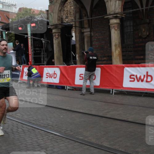 05.10.2025 - 20. swb-Marathon Bremen Yannick Fuchs http://msf.ph/oto/9316413 05.10.2025 10:37:21 Ziel 9565, 10704, 11213 meine-sportfotos.de