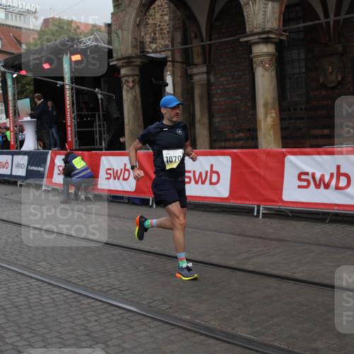 05.10.2025 - 20. swb-Marathon Bremen Yannick Fuchs http://msf.ph/oto/9316415 05.10.2025 10:37:27 Ziel 10704 meine-sportfotos.de